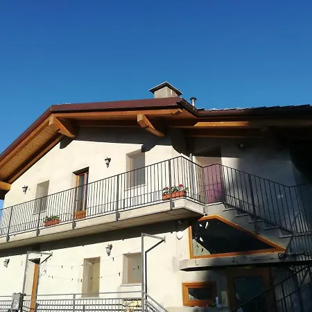 2-In Valle D'Aosta Case Vacanza Le Pouyet-2 Apartman *